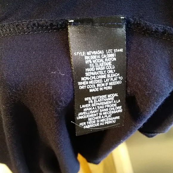 Tahari v-neck knit top in Navy - Picture 4 of 5